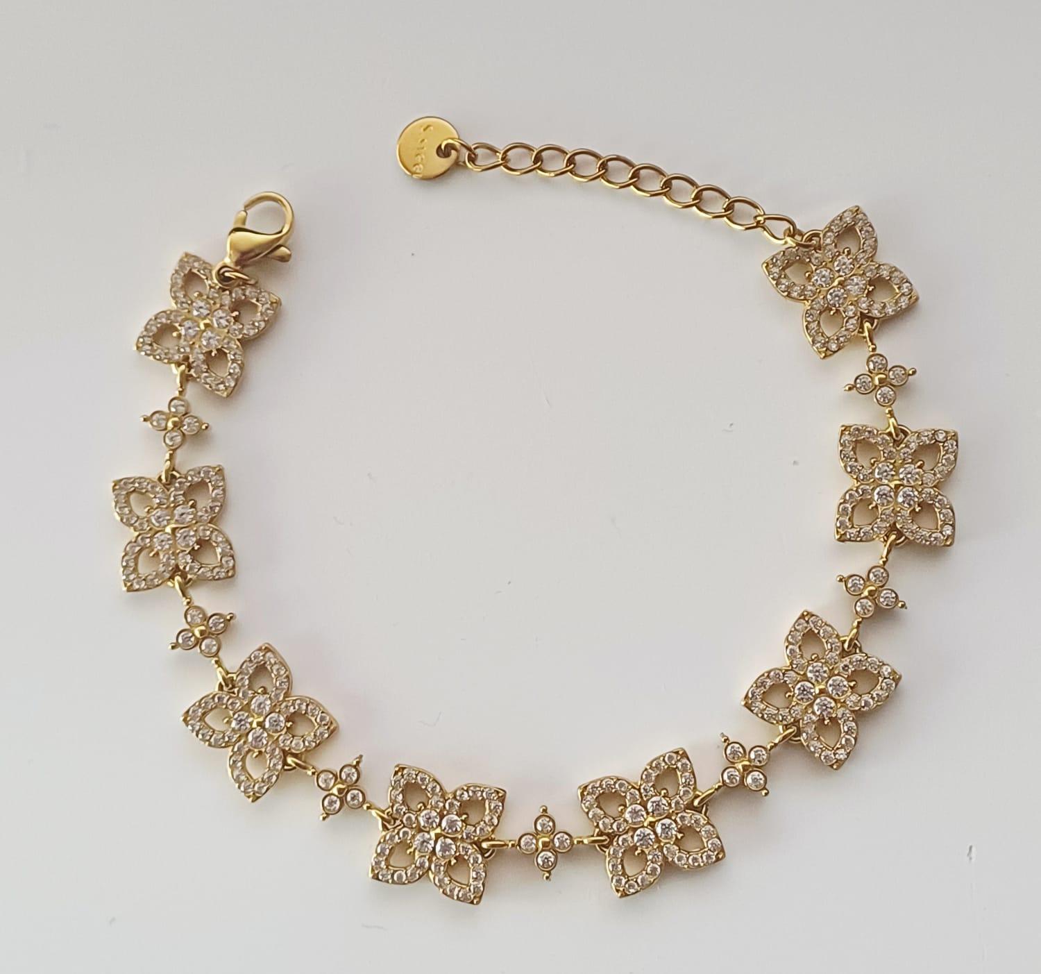 bracelet avec Maillons en forme de fleurs ou de trèfles