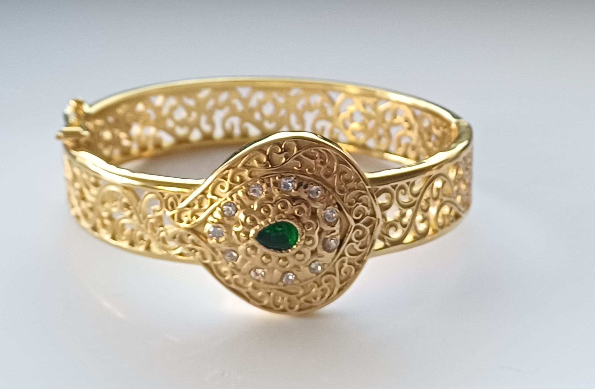 Bracelet beldi avec perle verte diamètre 6,4cm en acier inoxydable