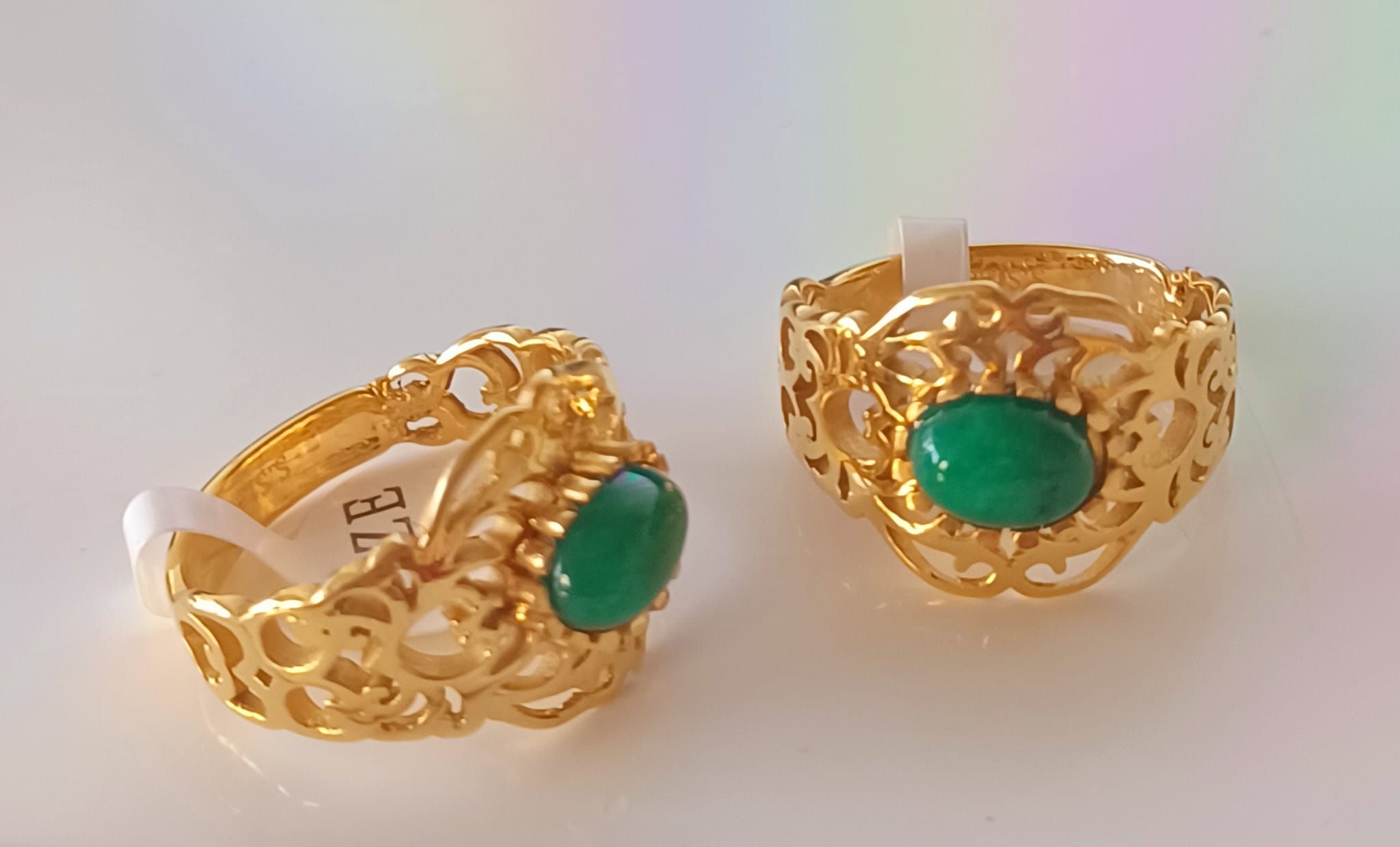 Bague avec perle verte en acier inoxydable